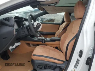 2024 Lexus RZ 450e Premium z VIN JTJAAAABXRA025712, wystawiony jako Copart lot #86183394 z przebiegiem 3 799 mil mil oraz Szkoda całkowita • Salvage title. Historia ofert i sprzedaży dostępna na DreamBid. Obrazek 7.