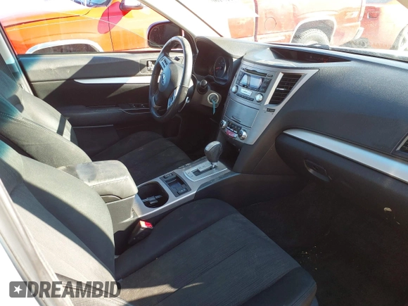 2013 Subaru Legacy Premium z VIN 4S3BMCC69D3044310, wystawiony jako IAAI lot #41518030 z przebiegiem 128 472 mil mil oraz . Historia ofert i sprzedaży dostępna na DreamBid. Obrazek 5.