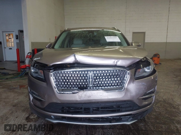 2019 Lincoln MKC Reserve with VIN 5LMTJ3DH4KUL20647, listed as a IAAI auction lot 41868447 with 64,403 mi miles and . Bid and sale history available at DreamBid. Image 11.