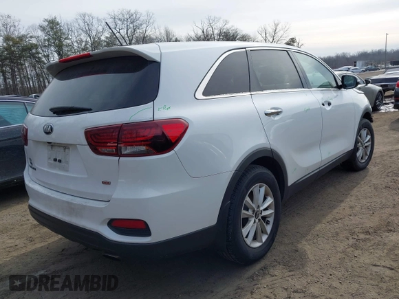 2020 Kia Sorento LX with VIN 5XYPG4A33LG644231, listed as a IAAI auction lot 41362522 with 132,889 mi miles. Bid and sale history available at carsss.com. Image 4.