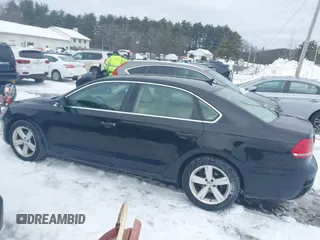 2013 Volkswagen Passat SE z VIN 1VWBP7A39DC047714, wystawiony jako IAAI lot #41577301 z przebiegiem 162 164 mil mil oraz . Historia ofert i sprzedaży dostępna na DreamBid. Obrazek 14.