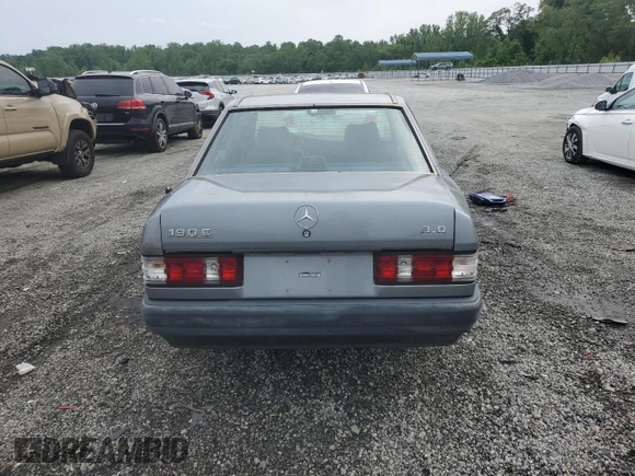 1991 Mercedes-Benz 190 z VIN WDBDA29D3MF767780, wystawiony jako Copart lot #57215785 z przebiegiem 200 216 mil mil oraz Tytuł czysty. Historia ofert i sprzedaży dostępna na DreamBid. Obrazek 6.