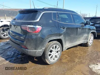 2022 Jeep Compass Latitude Lux with VIN 3C4NJDFBXNT236197, listed as a IAAI auction lot 41663973 with 25,530 mi miles and . Bid and sale history available at DreamBid. Image 4.