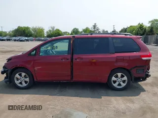 2014 Toyota Sienna LE AAS с VIN 5TDKK3DC6ES417507, выставлен на аукционе IAAI как лот 42419179 с пробегом 156 058 миль миль и . История ставок и продаж доступна на DreamBid. Изображение 15.