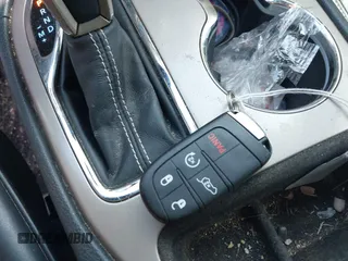 2017 Jeep Grand Cherokee Overland с VIN 1C4RJECG3HC780175, выставлен на аукционе IAAI как лот 42015824 с пробегом 181 582 миль миль и . История ставок и продаж доступна на DreamBid. Изображение 11.