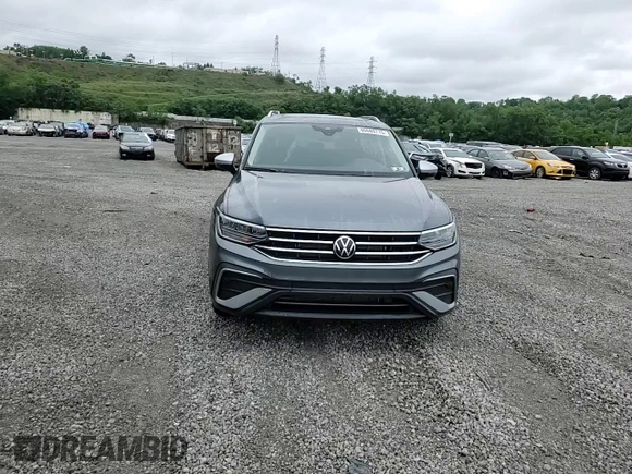 2024 Volkswagen Tiguan Wolfsburg Edition z VIN 3VVAB7AX0RM218695, wystawiony jako Copart lot #60689715 z przebiegiem 4 030 mil mil oraz Szkoda całkowita • Salvage title. Historia ofert i sprzedaży dostępna na DreamBid. Obrazek 14.