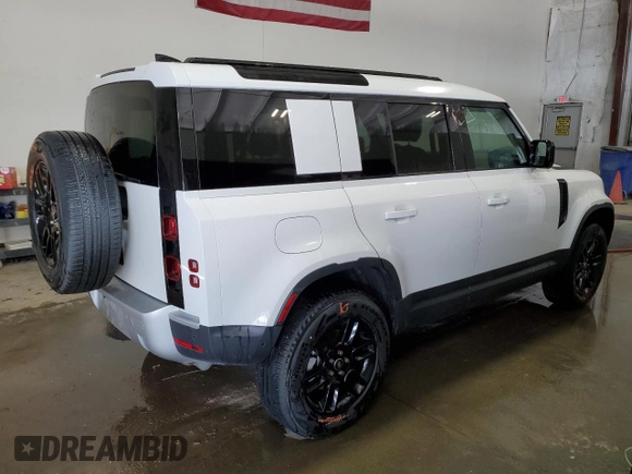 2025 Land Rover Defender S z VIN SALEJ7EX8S2393246, wystawiony jako Copart lot #62061835 z przebiegiem Nie podano mil oraz Szkoda całkowita • Salvage title. Historia ofert i sprzedaży dostępna na DreamBid. Obrazek 3.