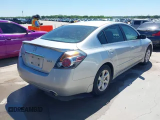 2007 Nissan Altima 2.5 with VIN 1N4AL21E27C138140, listed as a IAAI auction lot 42083098 with 189,799 mi miles. Bid and sale history available at carsss.com. Image 4.