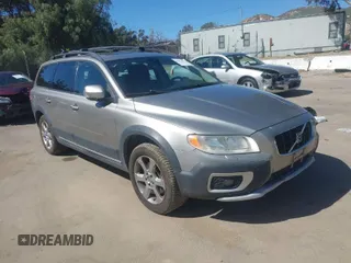 2008 Volvo XC70 with VIN YV4BZ982681006008, listed as a IAAI auction lot 41870625 with 248,341 mi miles. Bid and sale history available at carsss.com. Image 1.