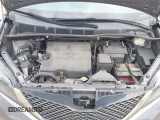 2013 Toyota Sienna SE с VIN 5TDXK3DC4DS362835, выставлен на аукционе IAAI как лот 42471442 с пробегом 122 990 миль миль и . История ставок и продаж доступна на DreamBid. Изображение 10.