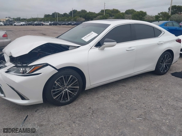2025 Lexus ES with VIN 58ADZ1B19SU188830, listed as a IAAI auction lot 41360119 with 2,592 mi miles. Bid and sale history available at carsss.com. Image 17.