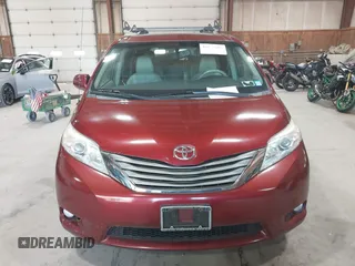 2013 Toyota Sienna XLE z VIN 5TDDK3DCXDS053048, wystawiony jako IAAI lot #42163668 z przebiegiem 104 765 mil mil oraz . Historia ofert i sprzedaży dostępna na DreamBid. Obrazek 12.