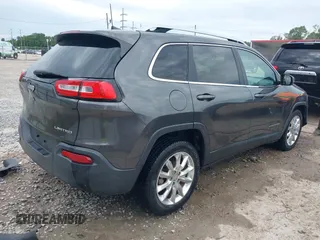 2017 Jeep Cherokee Limited z VIN 1C4PJLDB4HW521787, wystawiony jako IAAI lot #42384718 z przebiegiem 96 819 mil mil oraz . Historia ofert i sprzedaży dostępna na DreamBid. Obrazek 4.