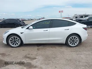 2022 Tesla Model 3 Long Range z VIN 5YJ3E1EB7NF241075, wystawiony jako IAAI lot #42217269 z przebiegiem 28 856 mil mil oraz . Historia ofert i sprzedaży dostępna na DreamBid. Obrazek 14.