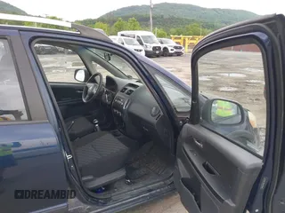 2008 Suzuki SX4 z VIN JS2YB417885103056, wystawiony jako IAAI lot #42359745 z przebiegiem 202 638 mil mil oraz . Historia ofert i sprzedaży dostępna na DreamBid. Obrazek 5.