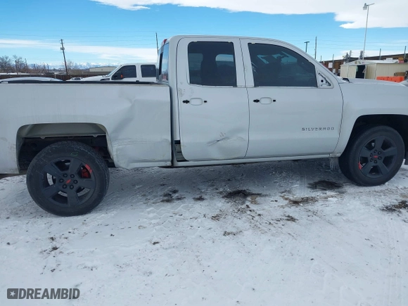 2018 Chevrolet Silverado 1500 LT with VIN 1GCVKREH1JZ117912, listed as a IAAI auction lot 41345368 with 90,602 mi miles. Bid and sale history available at carsss.com. Image 6.