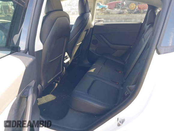 2022 Tesla Model Y Long Range z VIN 7SAYGDEE8NF374636, wystawiony jako IAAI lot #41545669 z przebiegiem 41 965 mil mil oraz . Historia ofert i sprzedaży dostępna na DreamBid. Obrazek 8.