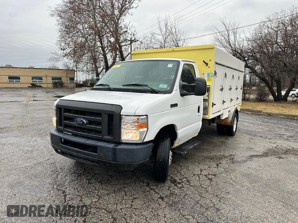 2017 Ford Econoline Commercial z VIN 1FDXE4FS0HDC69020, wystawiony jako Copart lot #87970525 z przebiegiem 165 607 mil mil oraz Czysty tytuł • Clean title. Historia ofert i sprzedaży dostępna na DreamBid. Obrazek 1.