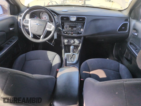 2014 Chrysler 200 Touring z VIN 1C3CCBBB7EN137644, wystawiony jako Copart lot #56254025 z przebiegiem 86 487 mil mil oraz Szkody całkowita. Historia ofert i sprzedaży dostępna na DreamBid. Obrazek 8.