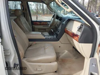 2006 Lincoln Navigator Luxury with VIN 5LMFU27506LJ25785, listed as a IAAI auction lot 41283074 with 73,040 mi miles. Bid and sale history available at carsss.com. Image 5.