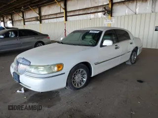 2002 Lincoln Town Car Signature с VIN 1LNHM82W02Y661308, выставлен на аукционе Copart как лот 66543645 с пробегом 247 104 миль миль и Чистый • Clean title. История ставок и продаж доступна на DreamBid. Изображение 1.