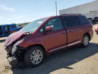 2017 Toyota Sienna XLE Auto Access Seat with VIN 5TDYZ3DC7HS891072, listed as a Copart auction lot 61480035 with 121,226 mi miles and Salvage title. Bid and sale history available at DreamBid. Image 1.