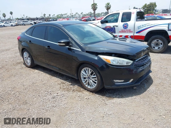 2016 Ford Focus Titanium z VIN 1FADP3J20GL310467, wystawiony jako IAAI lot #42478332 z przebiegiem 214 479 mil mil oraz . Historia ofert i sprzedaży dostępna na DreamBid. Obrazek 1.