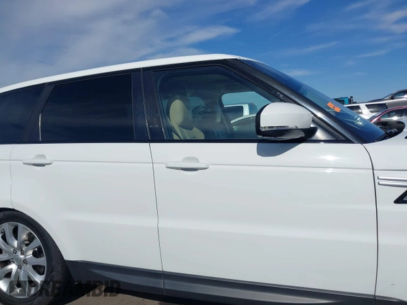 2017 Land Rover Range Rover Sport HSE z VIN SALWR2FK5HA166579, wystawiony jako IAAI lot #42094842 z przebiegiem 72 418 mil mil oraz . Historia ofert i sprzedaży dostępna na DreamBid. Obrazek 13.