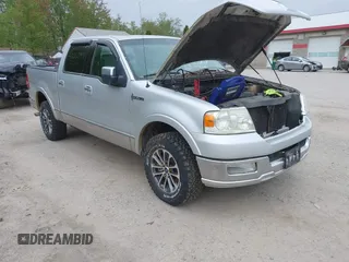 2006 Lincoln Mark LT z VIN 5LTPW185X6FJ07014, wystawiony jako IAAI lot #42267918 z przebiegiem 260 372 mil mil oraz . Historia ofert i sprzedaży dostępna na DreamBid. Obrazek 1.