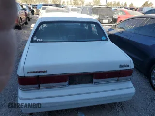 1993 Plymouth Acclaim z VIN 3P3XA46K9PT641785, wystawiony jako Copart lot #82825254 z przebiegiem 107 752 mil mil oraz Nie do naprawy. Historia ofert i sprzedaży dostępna na DreamBid. Obrazek 6.