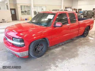 2000 Chevrolet Silverado 1500 LS with VIN 2GCEC19T6Y1406669, listed as a IAAI auction lot 41174150 with 260,880 mi miles. Bid and sale history available at carsss.com. Image 2.