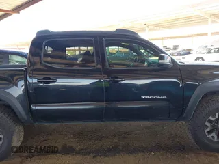 2017 Toyota Tacoma SR5 z VIN 3TMCZ5AN0HM110825, wystawiony jako IAAI lot #42297408 z przebiegiem 126 769 mil mil oraz . Historia ofert i sprzedaży dostępna na DreamBid. Obrazek 13.
