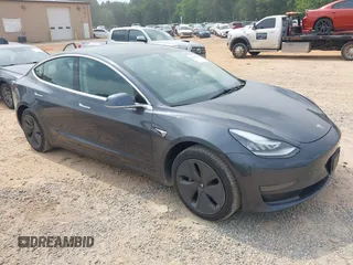 2020 Tesla Model 3 Standard Range Plus z VIN 5YJ3E1EA8LF597054, wystawiony jako IAAI lot #42440743 z przebiegiem 64 993 mil mil oraz . Historia ofert i sprzedaży dostępna na DreamBid. Obrazek 1.