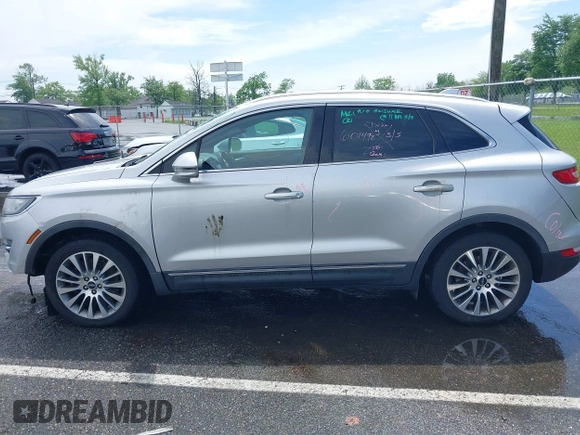 2017 Lincoln MKC Reserve z VIN 5LMCJ3D97HUL53966, wystawiony jako IAAI lot #42248077 z przebiegiem 55 245 mil mil oraz . Historia ofert i sprzedaży dostępna na DreamBid. Obrazek 14.