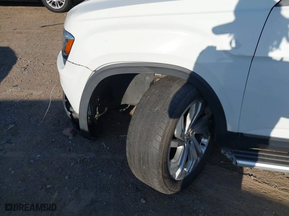 2018 Volkswagen Atlas 3.6L V6 SEL with VIN 1V2MR2CA8JC502440, listed as a IAAI auction lot 41753674 with 142,184 mi miles. Bid and sale history available at carsss.com. Image 6.