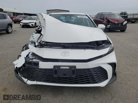 2025 Toyota Camry LE z VIN 4T1DAACK6SU021704, wystawiony jako Copart lot #53556115 z przebiegiem 2 600 mil mil oraz Szkoda całkowita • Salvage title. Historia ofert i sprzedaży dostępna na DreamBid. Obrazek 5.