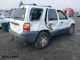 2007 Ford Escape XLS with VIN 1FMYU02Z17KB52415, listed as a IAAI auction lot 40797438 with 231,595 mi miles. Bid and sale history available at carsss.com. Image 4.