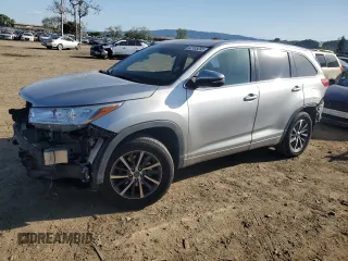 2018 Toyota Highlander SE z VIN 5TDKZRFH5JS534366, wystawiony jako Copart lot #52105255 z przebiegiem 53 972 mil mil oraz Szkoda całkowita • Salvage title. Historia ofert i sprzedaży dostępna na DreamBid. Obrazek 1.