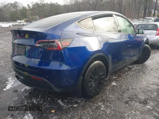 2024 Tesla Model Y Long Range with VIN 7SAYGDEE1RA319271, listed as a IAAI auction lot 41530466 with 7,934 mi miles. Bid and sale history available at carsss.com. Image 4.