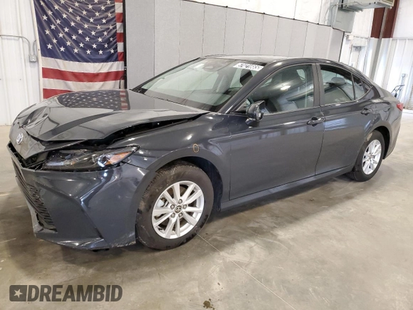 2025 Toyota Camry LE z VIN 4T1DBADK1SU004983, wystawiony jako Copart lot #57421665 z przebiegiem 8 122 mil mil oraz Czysty tytuł • Clean title. Historia ofert i sprzedaży dostępna na DreamBid. Obrazek 1.