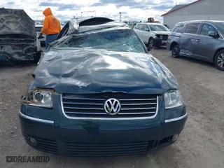 2001 Volkswagen Passat GLX with VIN WVWTH63B51E124484, listed as a IAAI auction lot 42043719 with 42,585 mi miles. Bid and sale history available at carsss.com. Image 12.