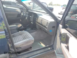 1994 Jeep Grand Cherokee Laredo z VIN 1J4GZ58Y7RC233746, wystawiony jako IAAI lot #42722206 z przebiegiem 196 875 mil mil oraz . Historia ofert i sprzedaży dostępna na DreamBid. Obrazek 5.