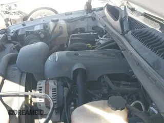 2003 Chevrolet Silverado 2500HD LT z VIN 1GCHK29U53E200510, wystawiony jako IAAI lot #43295446 z przebiegiem 194 903 mil mil oraz . Historia ofert i sprzedaży dostępna na DreamBid. Obrazek 20.