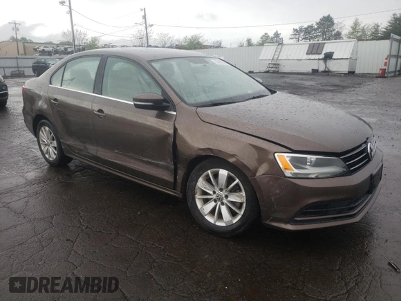 2015 Volkswagen Jetta SE z VIN 3VWD17AJ1FM422960, wystawiony jako Copart lot #55860335 z przebiegiem 87 616 mil mil oraz Czysty tytuł • Clean title. Historia ofert i sprzedaży dostępna na DreamBid. Obrazek 4.