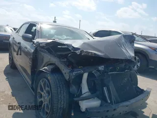 2015 Chrysler 300 S z VIN 2C3CCAGG3FH876440, wystawiony jako IAAI lot #42055766 z przebiegiem Nie podano mil oraz . Historia ofert i sprzedaży dostępna na DreamBid. Obrazek 1.
