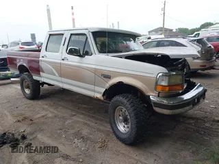 1997 Ford F-250 z VIN 1FTHW26F6VEB85805, wystawiony jako IAAI lot #42682242 z przebiegiem 242 710 mil mil oraz . Historia ofert i sprzedaży dostępna na DreamBid. Obrazek 1.