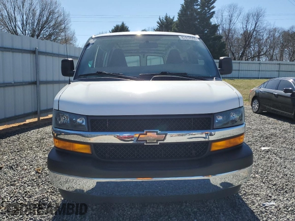 2018 Chevrolet Express Cargo Van with VIN 1GCWGAFG3J1903979, listed as a Copart auction lot 47412555 with 90,700 mi miles and Salvage Title. Bid and sale history available at carsss.com. Image 5.