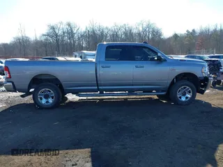 2019 Ram 2500 Big Horn with VIN 3C6UR5JL7KG650270, listed as a IAAI auction lot 41421338 with 107,405 mi miles. Bid and sale history available at carsss.com. Image 13.