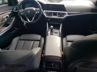 2020 BMW 3 Series 330i z VIN WBA5R1C0XLFH40900, wystawiony jako Copart lot #47571905 z przebiegiem 54 888 mil mil oraz Szkoda całkowita • Salvage title. Historia ofert i sprzedaży dostępna na DreamBid. Obrazek 8.