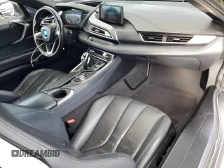 2016 BMW i8 z VIN WBY2Z2C52GV675006, wystawiony jako Copart lot #84521024 z przebiegiem 65 822 mil mil oraz Szkoda całkowita • Salvage title. Historia ofert i sprzedaży dostępna na DreamBid. Obrazek 8.